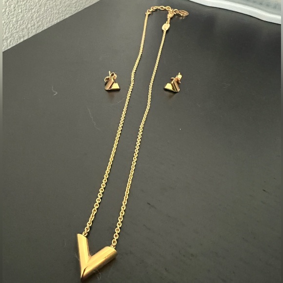 GENUINE✨Louis Vuitton Essential V Necklace & Earrings Set - Picture 2 of 4